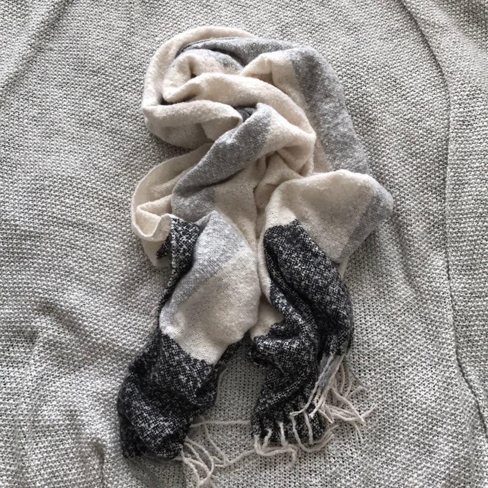 Extremely soft scarf!